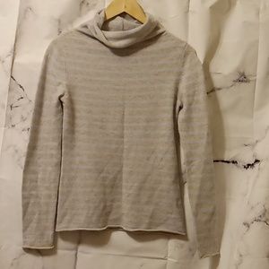 Old Navy sweater small 💜💜💜💜